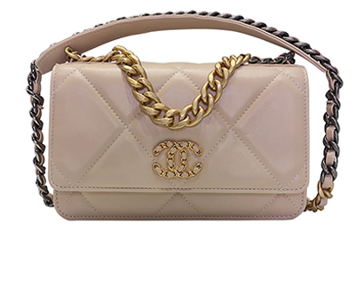 19 Wallet on Chain, front view